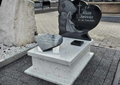 biały granit na nagrobek dziecięcy