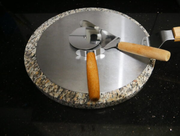kamień do pizzy z deską, łopatką i nożem ze stali