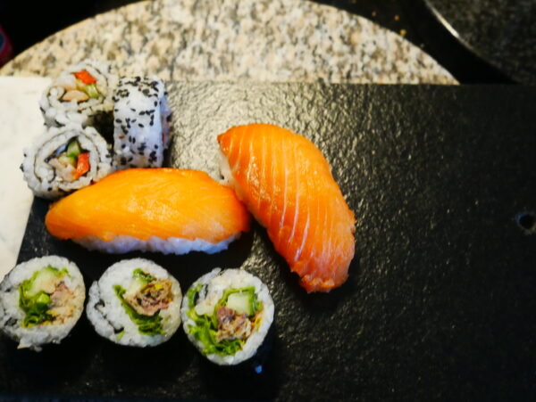 granitowa deska do serwowania sushi