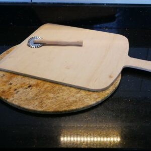 Kamień do pieczenia pizzy okrągły, deska do serwowania 1 cm, zestaw z drewnianą tacką