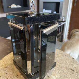 lampion z granitu szwedzkiego i stali