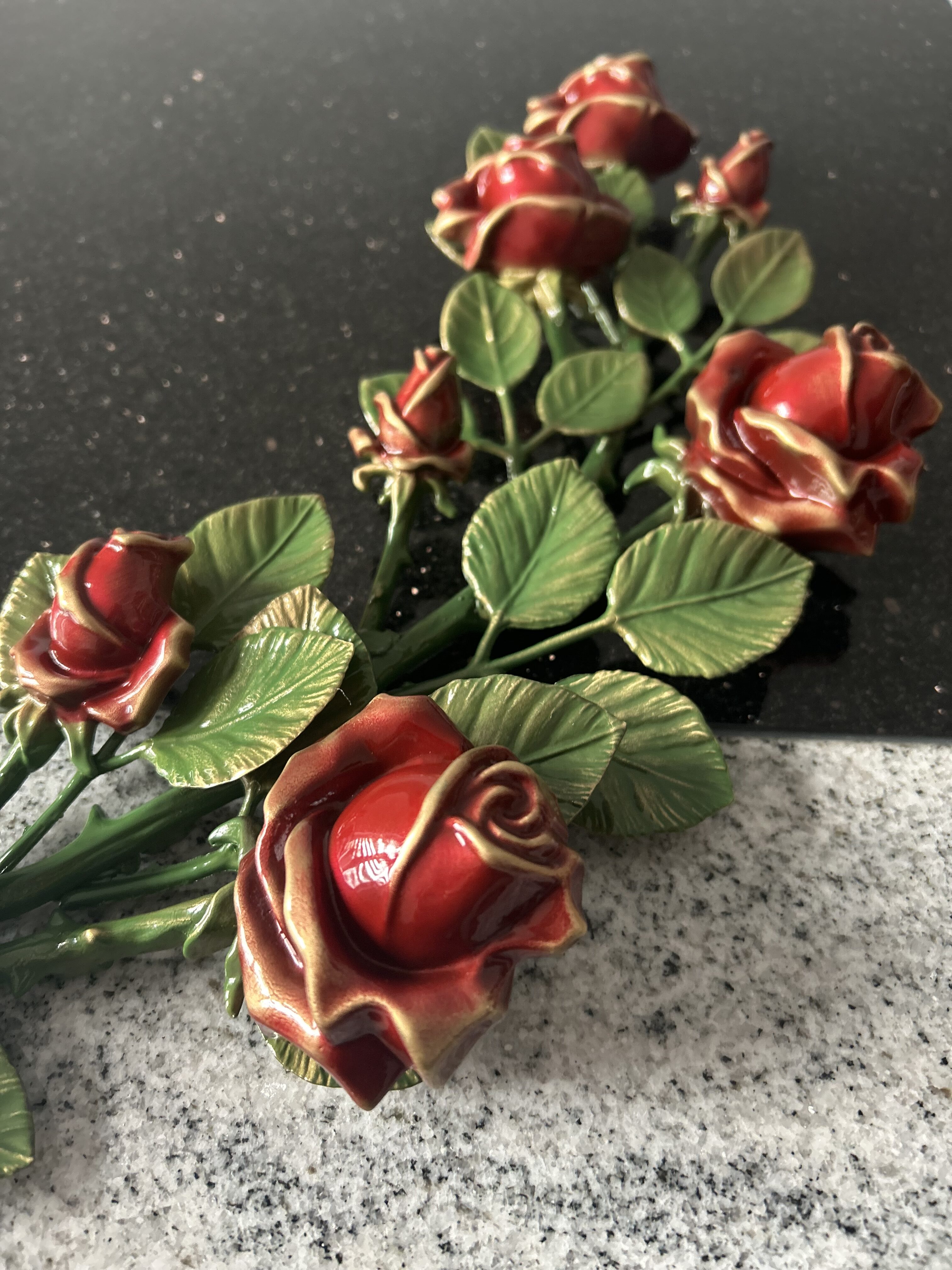 czerwona róża nagrobna