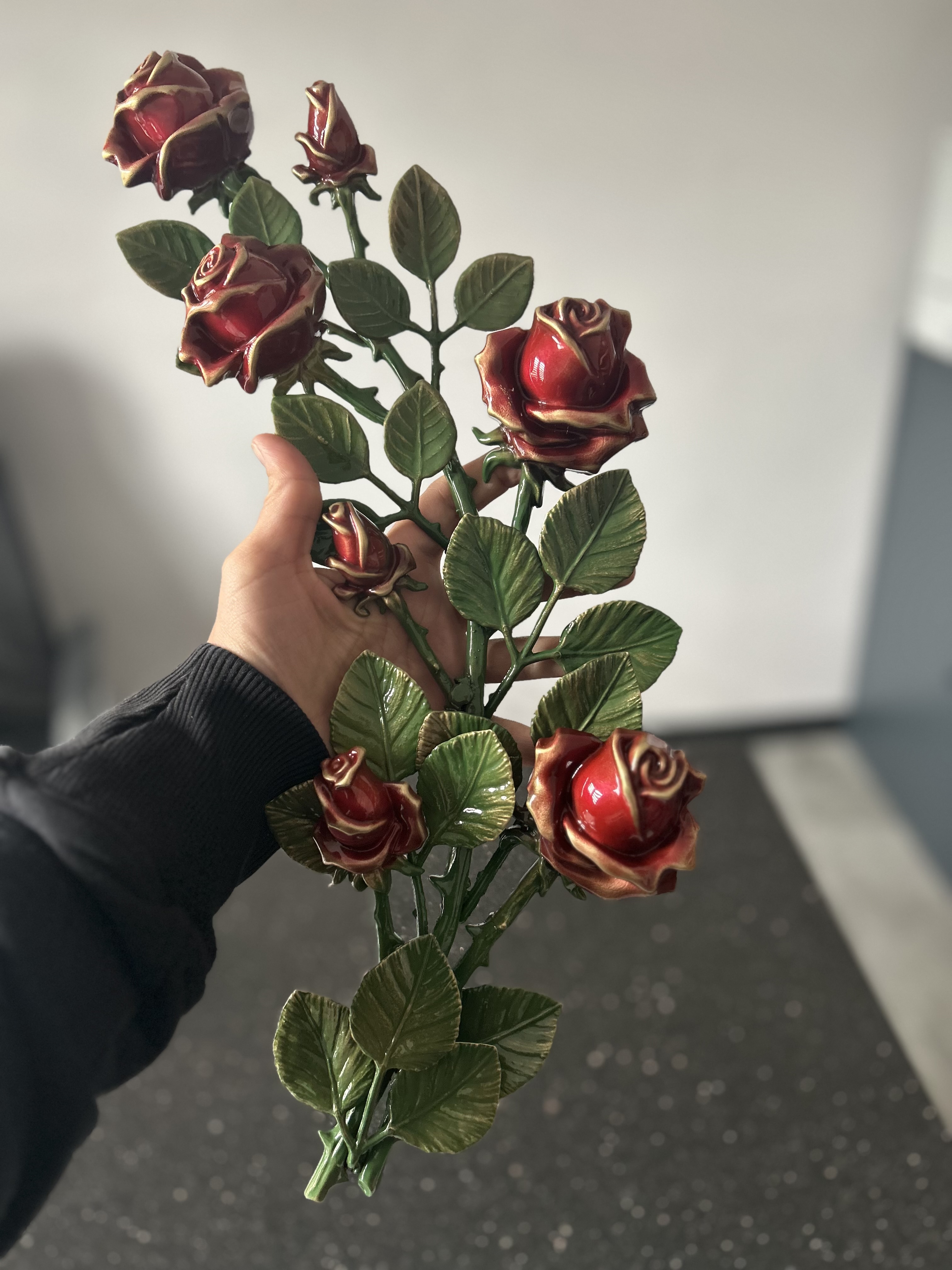 róża czerwona z brązu