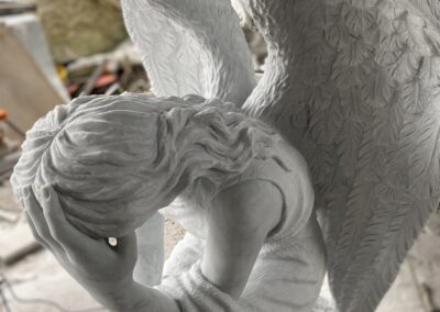 marmurowy anioł rzeźba