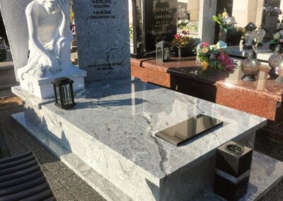 Rzeźba anioła nagrobek