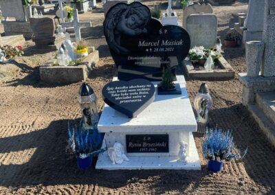 Nagrobek dziecięcy biały