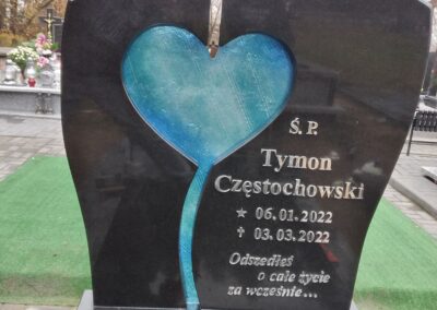 nagrobek dziecięcy ze szkłem