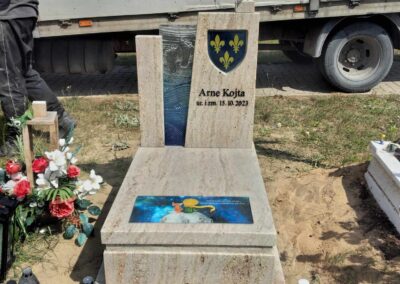 nagrobek dla dziecka ze szkłem