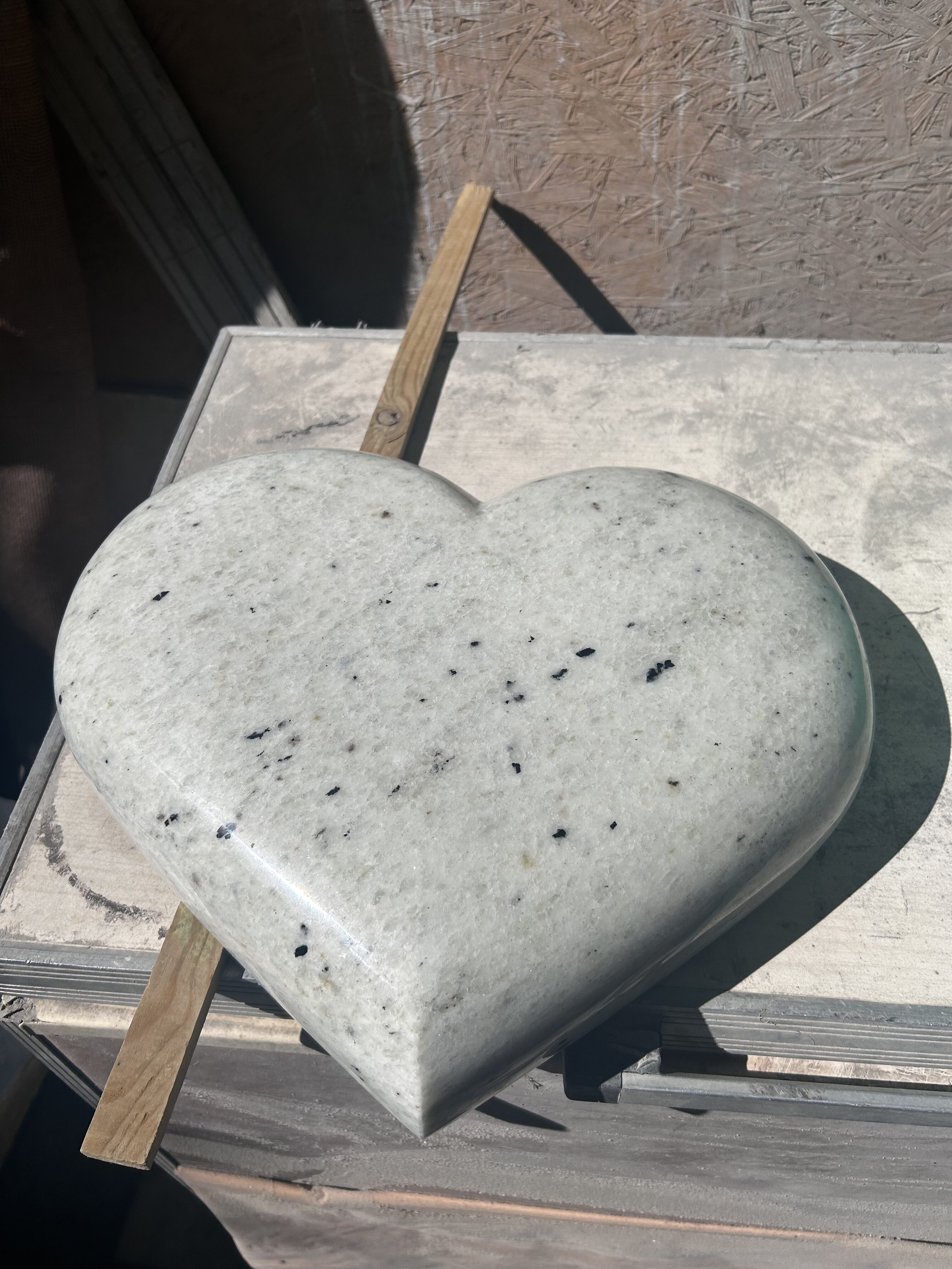 Serce granitowe na nagrobek białe wyoblone - obrazek 5