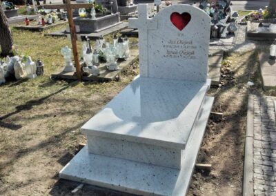 nagrobek dla dziecka biały