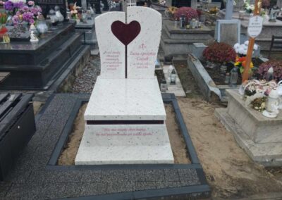 nagrobek ze szkłem artystycznym