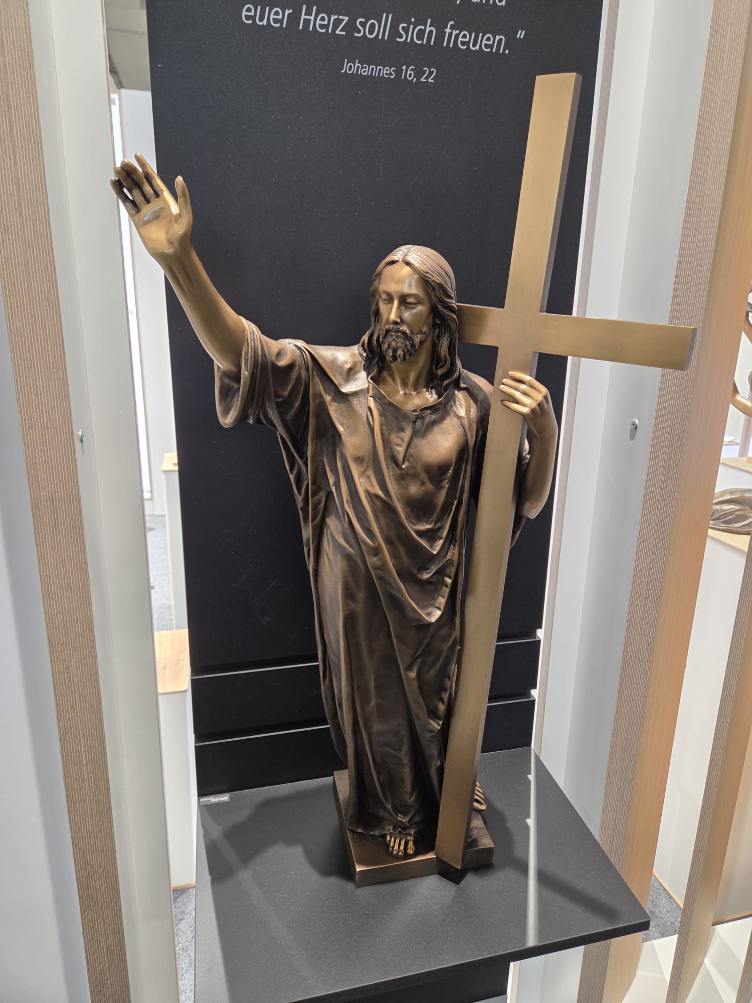 PIĘKNA FIGURA JEZUSA KOŚCIÓŁ