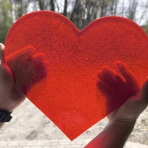 serce ze szkła na nagrobek