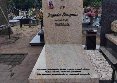 Nagrobek ze szkłem serce