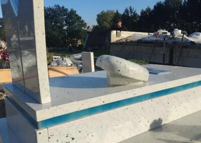 nagrobek dla dziecka ze szkłem