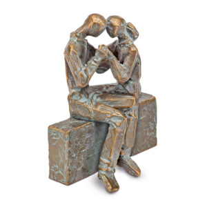 siedząca para z brązu