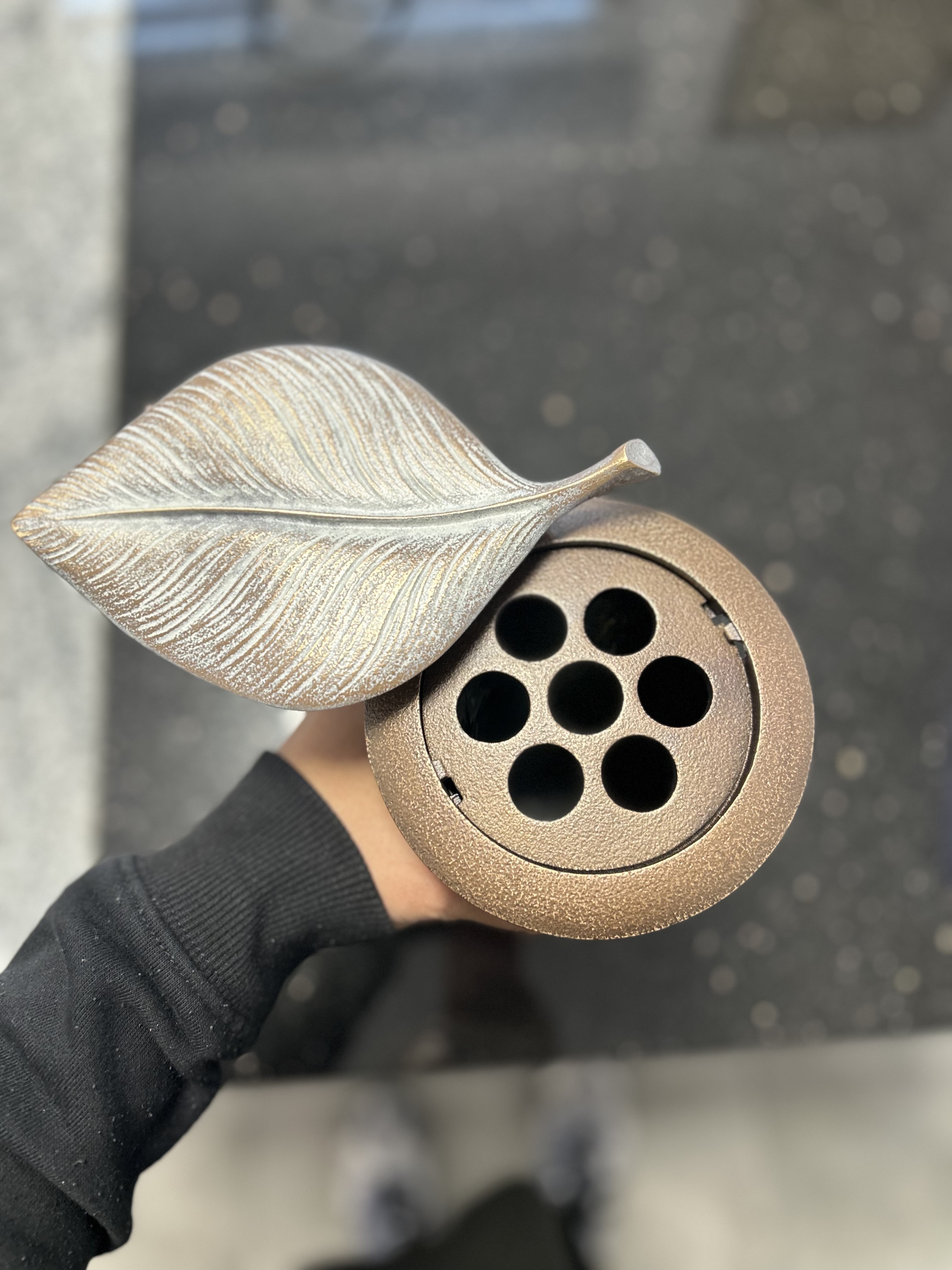 lampion z listkiem z brązu