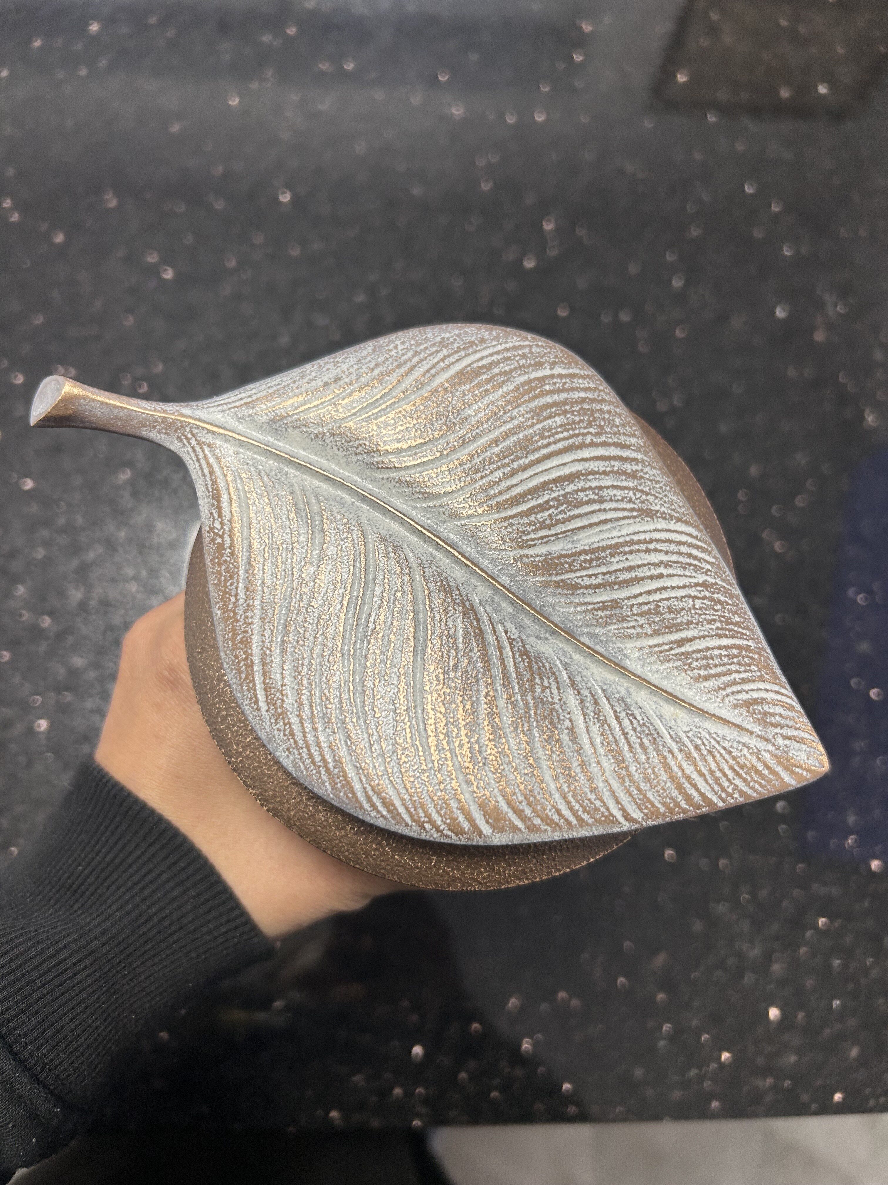 lampion z liściem zakrywany