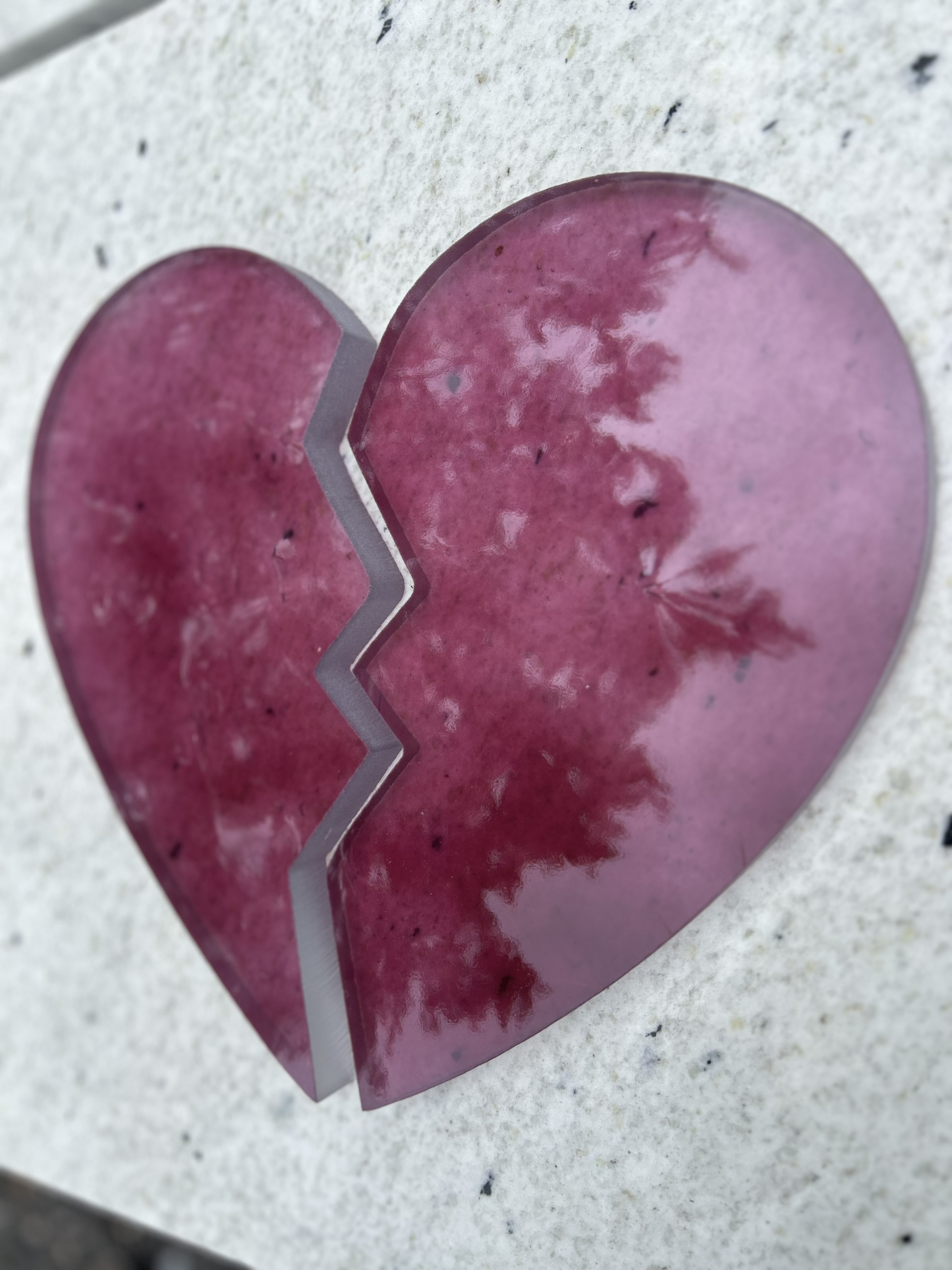 różowe serce do nagrobka