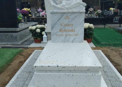 biały nagrobek granit