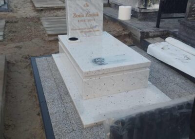 nagrobek dziecięcy anioł